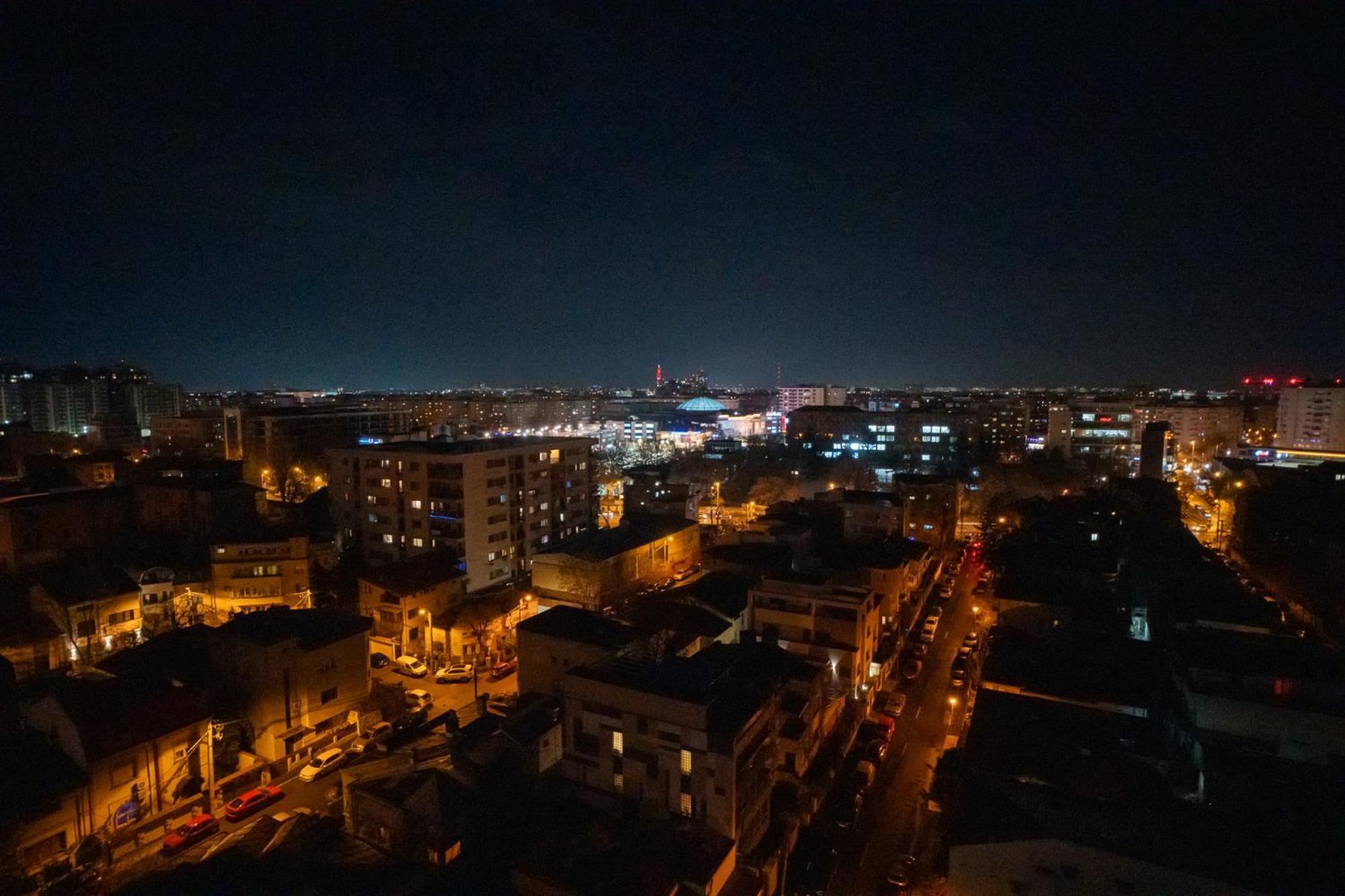 Designer's Delight: Modern 1br Near Center Apartment Bucharest