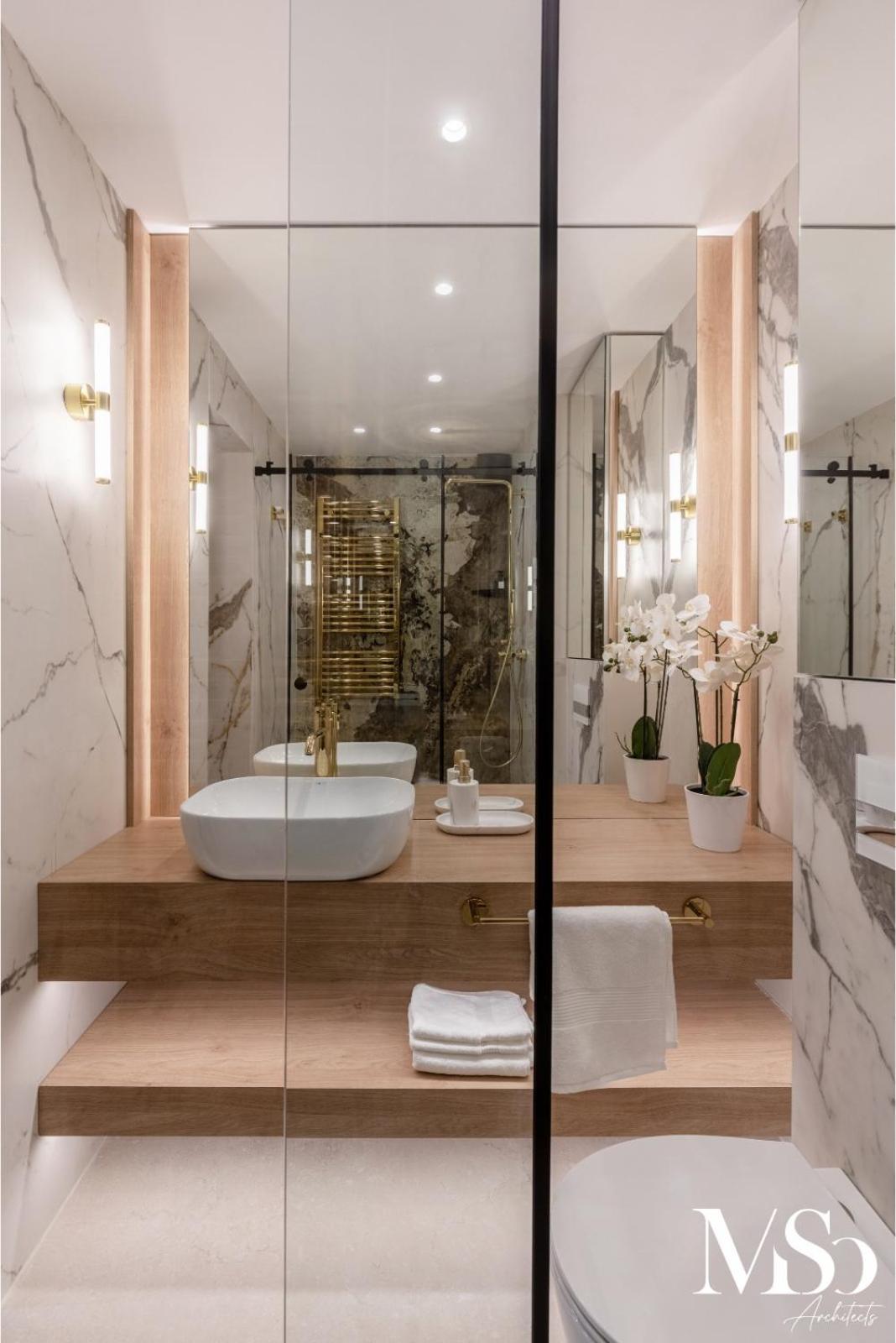 Designer's Delight: Modern 1br Near Center Apartment